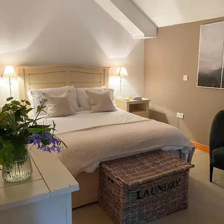 Holiday home Dove Holme