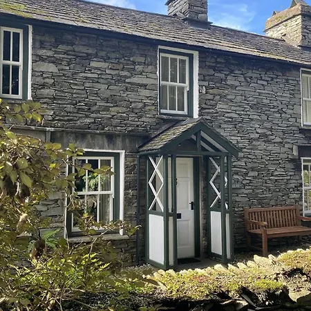 Holiday home Dove Holme *