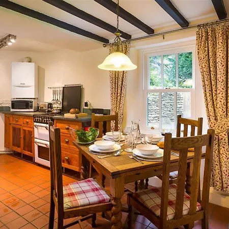 Holiday home Dove Holme *