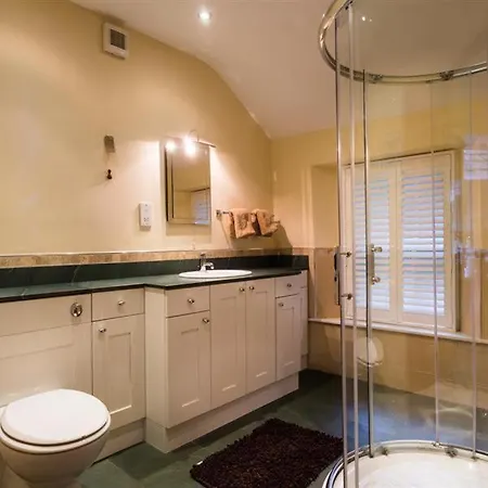 Holiday home Dove Holme